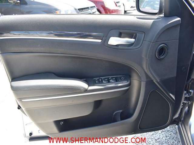 Chrysler 300 2017 photo 9